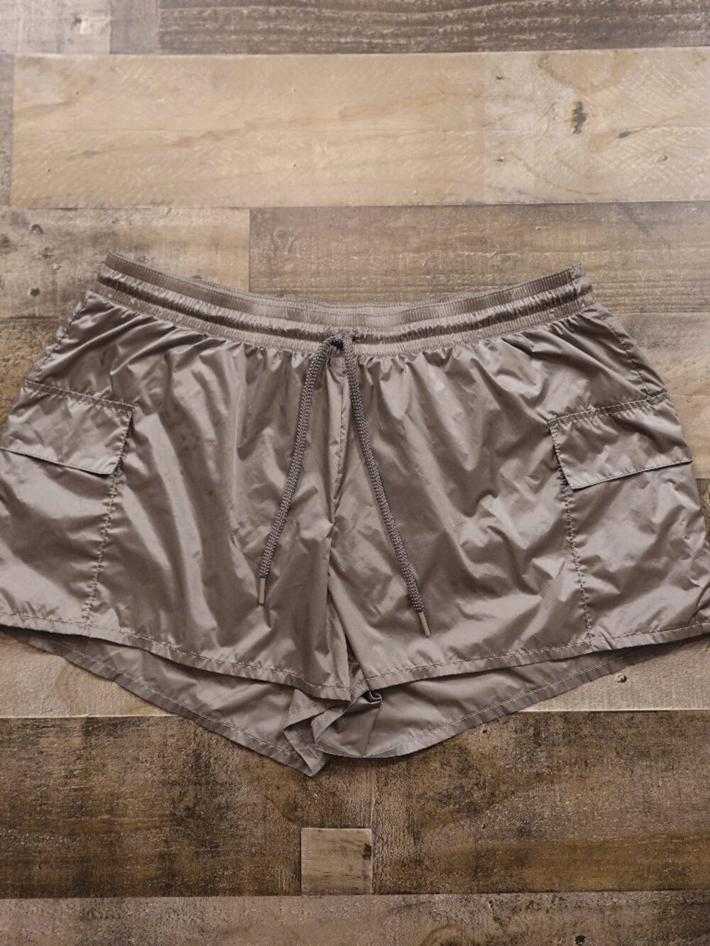 OFFLINE by Aerie Cargo Running Shortsโ Womenโs Large Metallic 3โ Inseam Lined